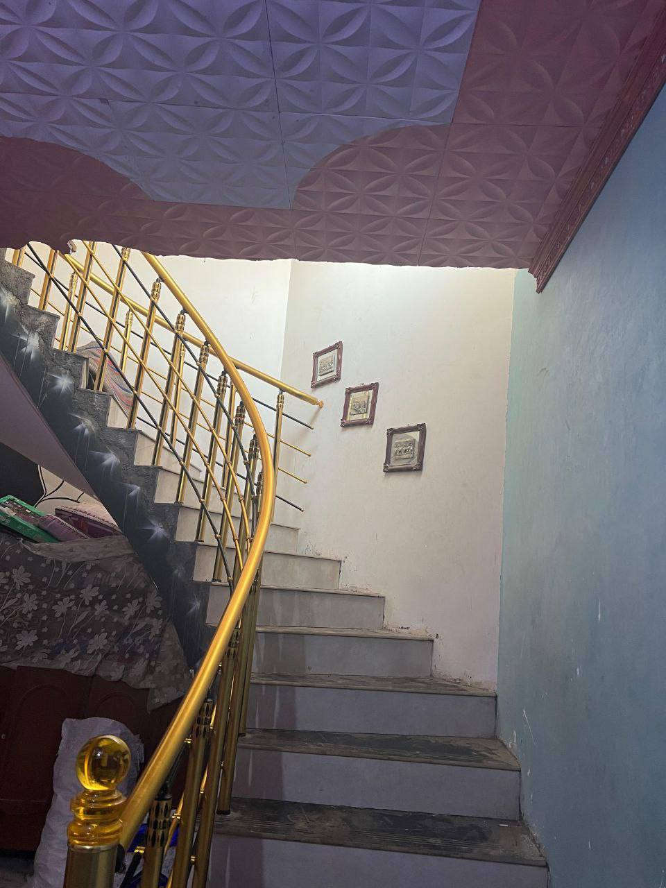 سلام عليكم 

▪️دار طابو صرف للبيع 

▪️المساحة 150 / م

▪️البناء طابوق  

▪️مكان سوق الشيوخ سماعلية الاولى بلقرب من موسسة العين 

▪️البيت يتكون من طابقين الطابق الثاني قيد الانشاء 

▪️الطابق الاول ثلاث غرف وصالتين واستقبال ومنور وصحيات خارجية وداخلية وساحة 

▪️السعر 130 وبيه مجال 

▪️الاستفسار واتساب او الاتصال على رقم التالي 

▪️***********
▪️سيد حسن الموسوي 

▪️مكتب الاحرار شارع البصرة يم الجزرة مبايلات القديمة
