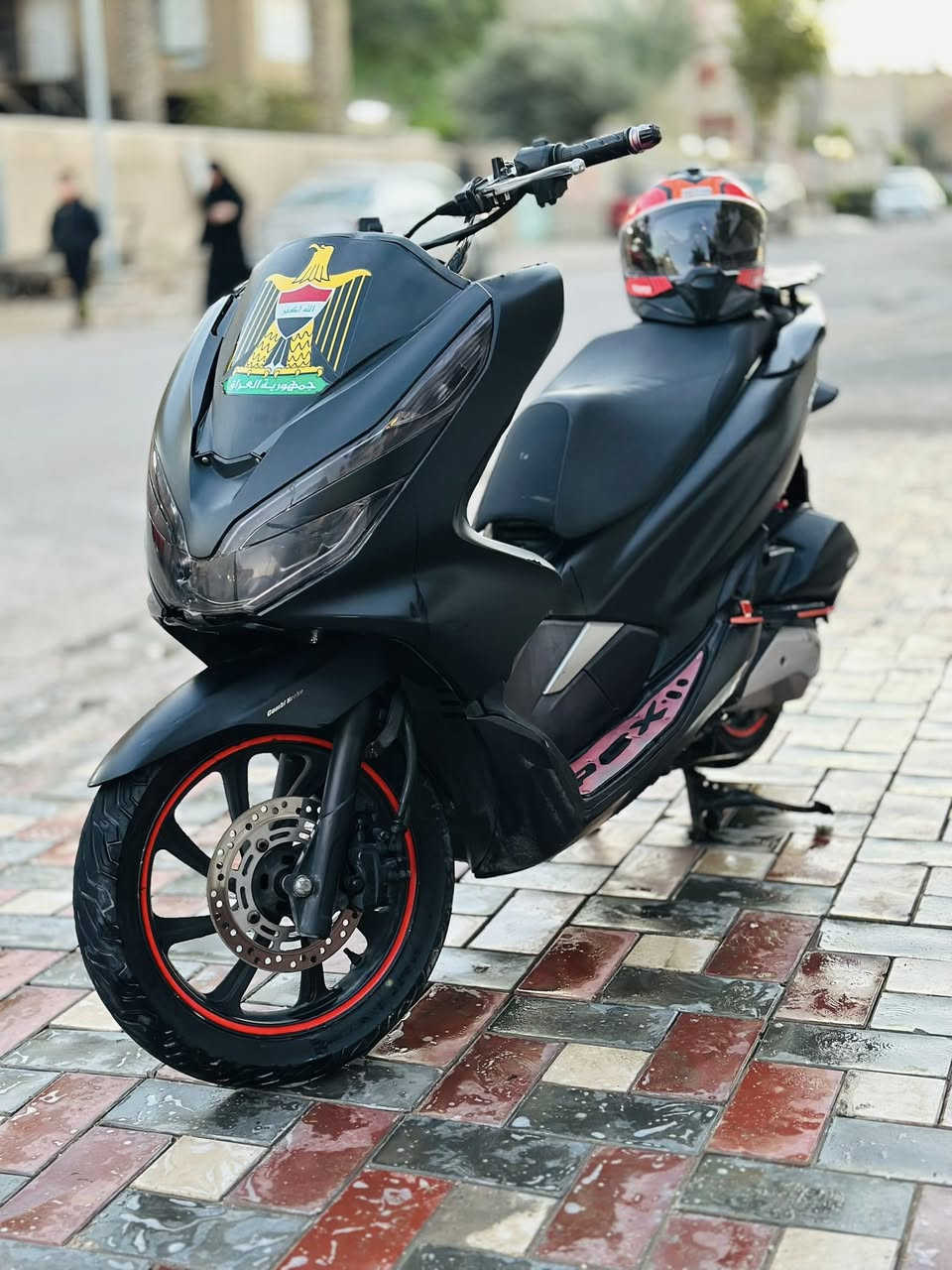 السلام عليكم دراجة pcx جيل ثالث كوري المكينة مكفولة ممفتوحة ابد ماناقصها شي بس واقية صالنصة للبيع ب1850 وبيها مجال العنوان حي أور شارع ابو عبير ***********
