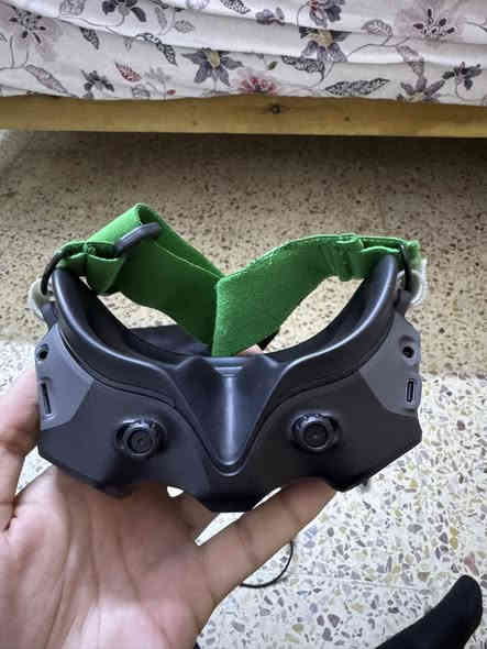 شلون شباب 
نظاره كوكل 2 مستعمله كلش نظيفه وياها كل ملحقات وحتى باكيت موجود وياها جنطه اثيكس وانتنات ترو ارسي 
سعرها 750$ 

وريمونت غني عن تعرفين TBS mambaو مودل ايضاً TBS 2W
وانتنه دايموند  وجنطه ايثكس ايضاً مستعملات كلش نظيفات وايضاً باكيتاتهن موجوده 
سعرهن الكل 500$ 

مكاني بغداد حي الحسين وتوصيل موجود 
***********
