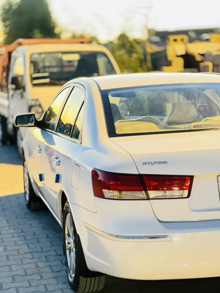 للبيع سوناتا 2010 وارد خليجي 
السياره جديده ماشيه 120 حقيقي 
بيه تبديل قطعتين  جاملغ وبنيد أصليات شرط حاويه مو تجاري بس تبديل بدون دواخل  
محرك 2400 السياره مال جناي ما ناقصه شي  السعر 137 بيه مجال بصيط  بس الشراي ينتصل ***********
