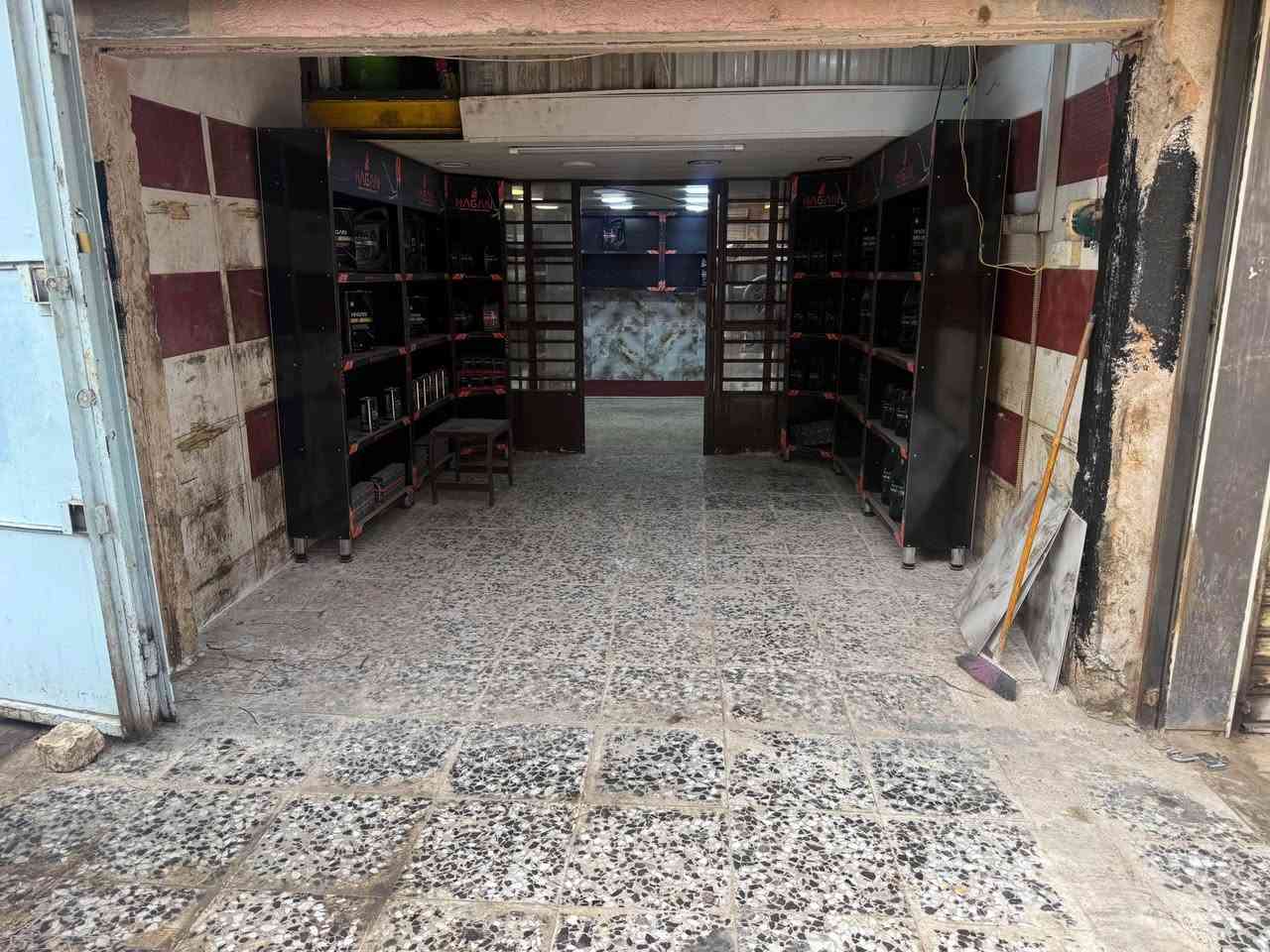 سلام عليكم 
محل أو مخزن 
 واجه أربعه ونزال سته 
يوجد طابق مغزن 
يوجد تبريد
محل مرتب
ايجار أو بيع
بغداد  قرب نادي تركماني  مقابيل أسواق مركزيه شارع  فلسطين
استفسار *********** بغداد, العراق
