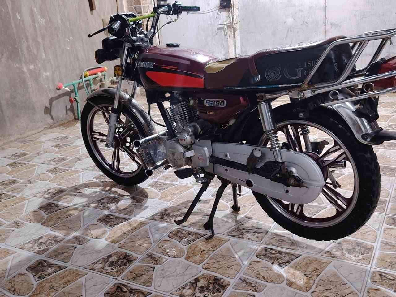 دراجه سيفان موديل 21 أوراق كامله
سعر 375وبيهاا مجال
رقم ***********
