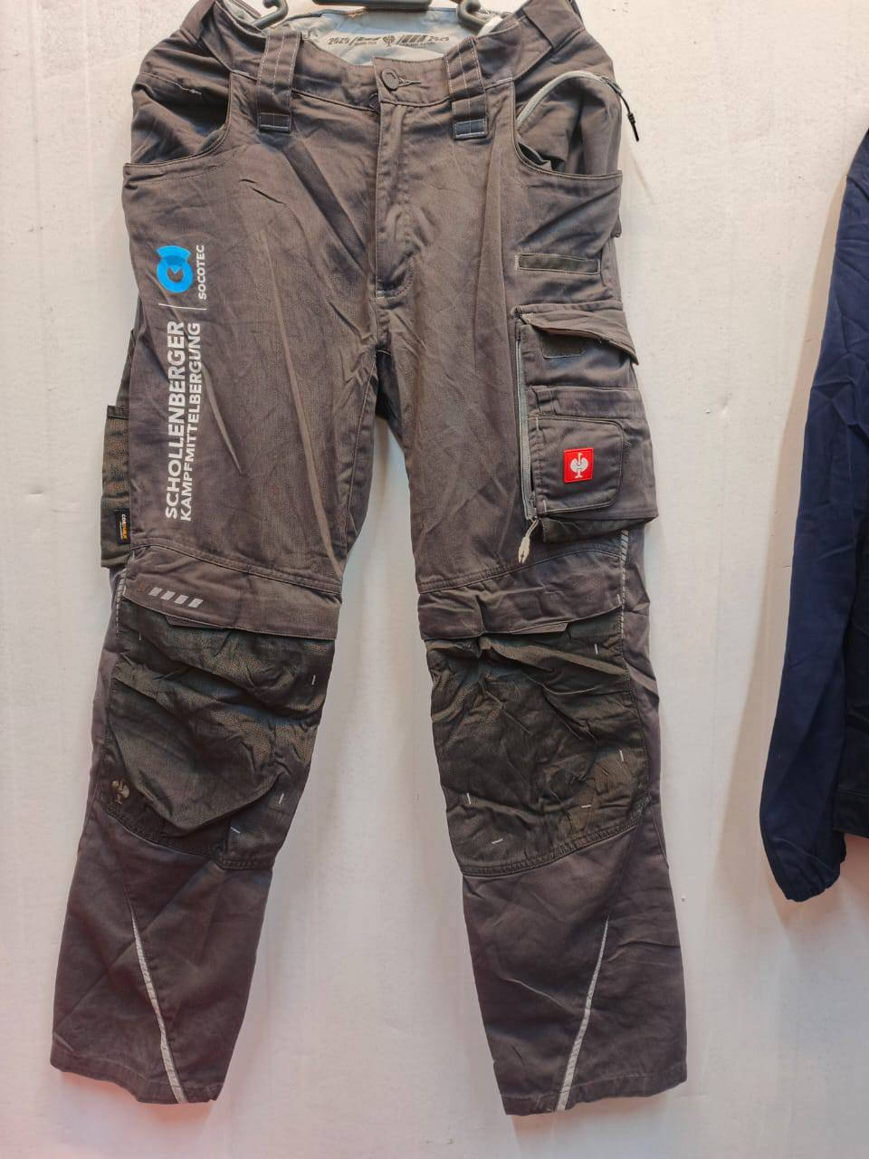 سلام عليكم متوفر بنطرون عمل اوربيه متوفر جميع قياسات متوفر توصيل جميع محافظات ***********
