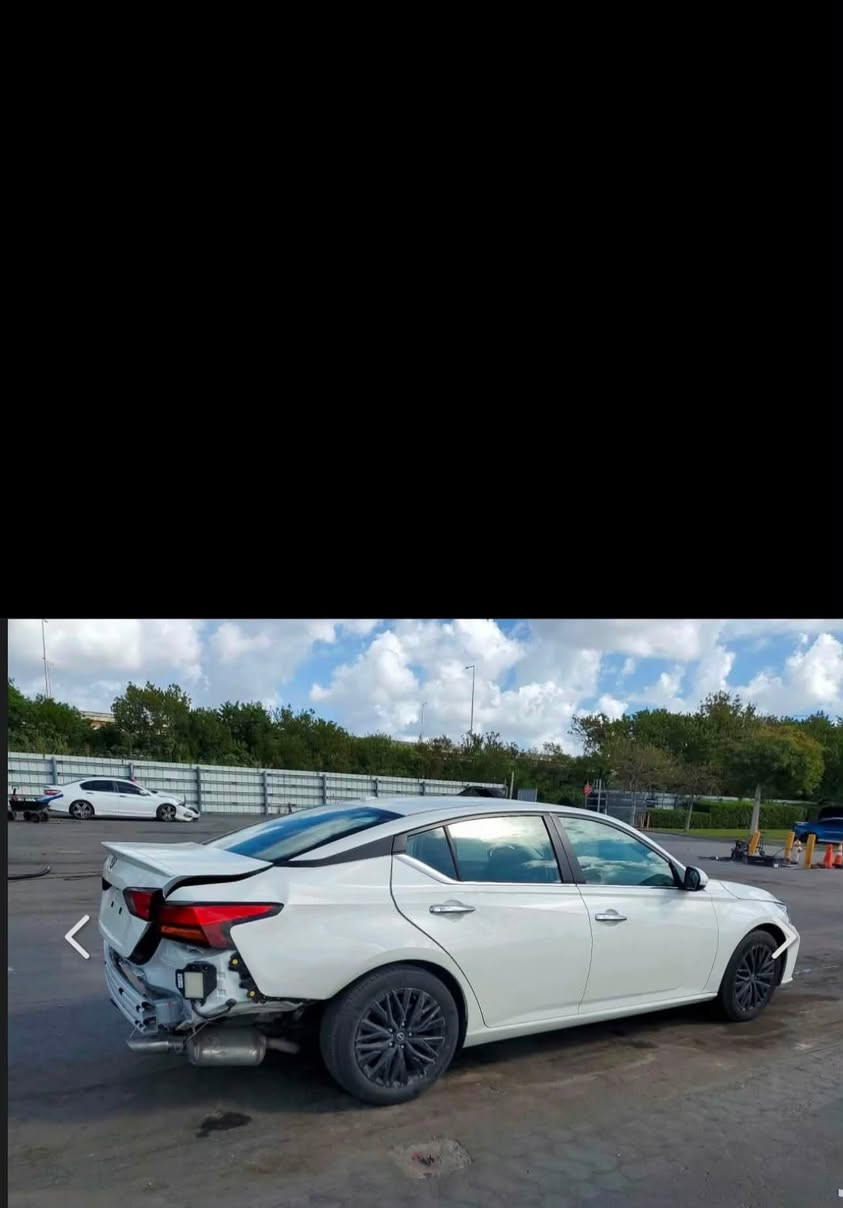 Nissan altima 2025 SV plus
سياره بدون صبغ و بدون ارباك ، فقد جاملخ خلفى تعديل PDR , سياره رقم كاتى ، سياره فول مواسفات شاشه كبير و فتحه و فول فول
مواسفات ، سياره موجود قضاء كلار
***********
