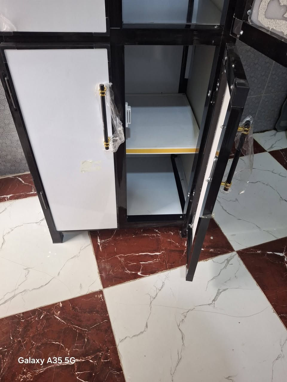 سنك متر ونص مرمر جديد غير مستخدم
زاويه المنيوم تسكام ارتفاع مترين و٢٠ سنت 
***********
