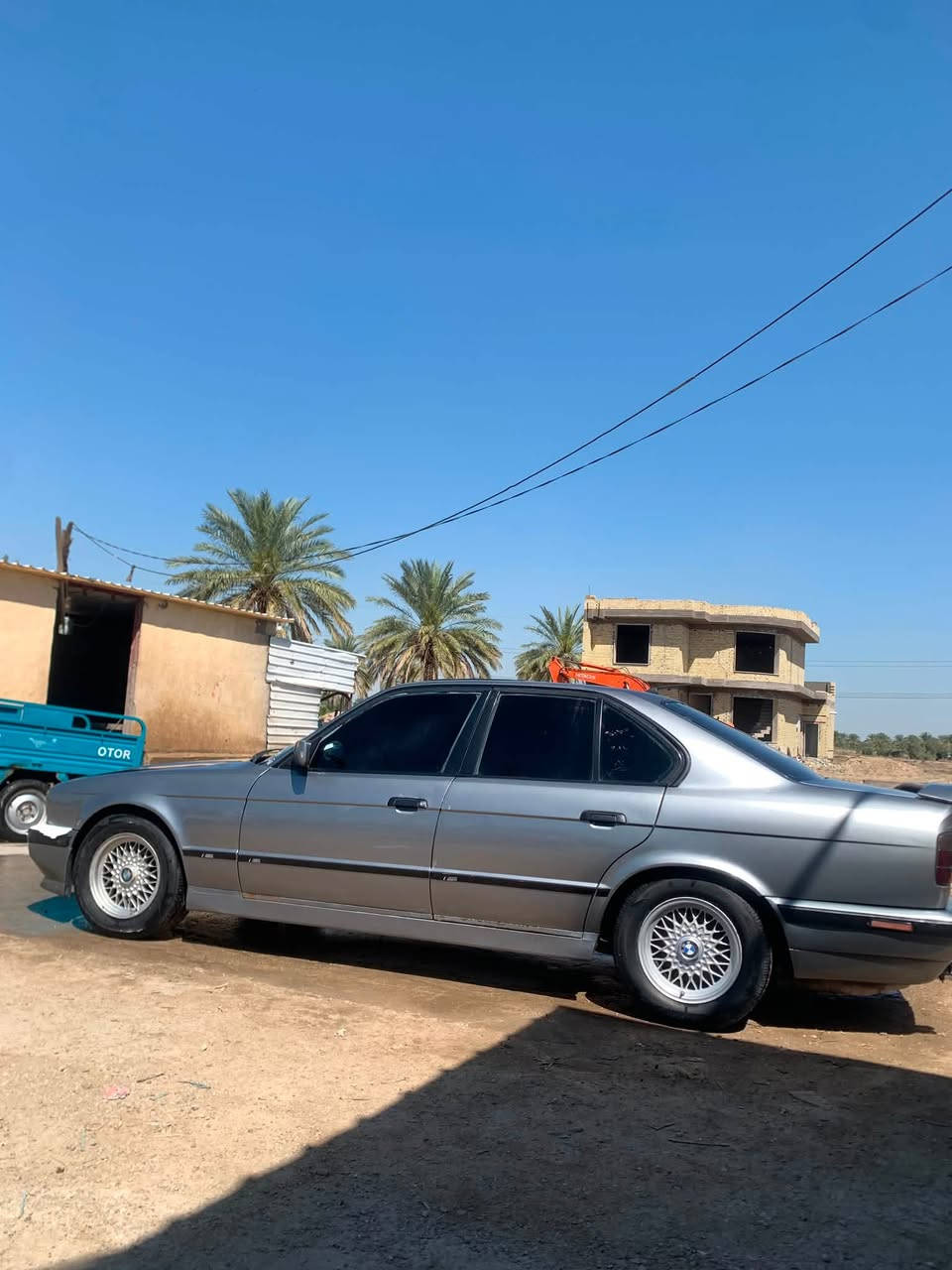 BMW 525 (E34)
المحرك: مسكر عدل

 الكير: أوتوماتيك

 اللون: نفطي 🩶

 المظهر: بجم عريض

 التكييف: تبريد ثلج ❄️

 الكهربائيات: شغال من الدعامية للدعامية

 الرقم: أربيل شمالي

 السنوية: ساقطة (تحويل شوكت ما تريد)

 الغرامات: عليها غرامة 5 أوراق (تتنزل من السعر)

 المكان: بابل 📍

 السعر: 55 ورقة ($5,500) وفيها مجال

 رقم التواصل: ***********
