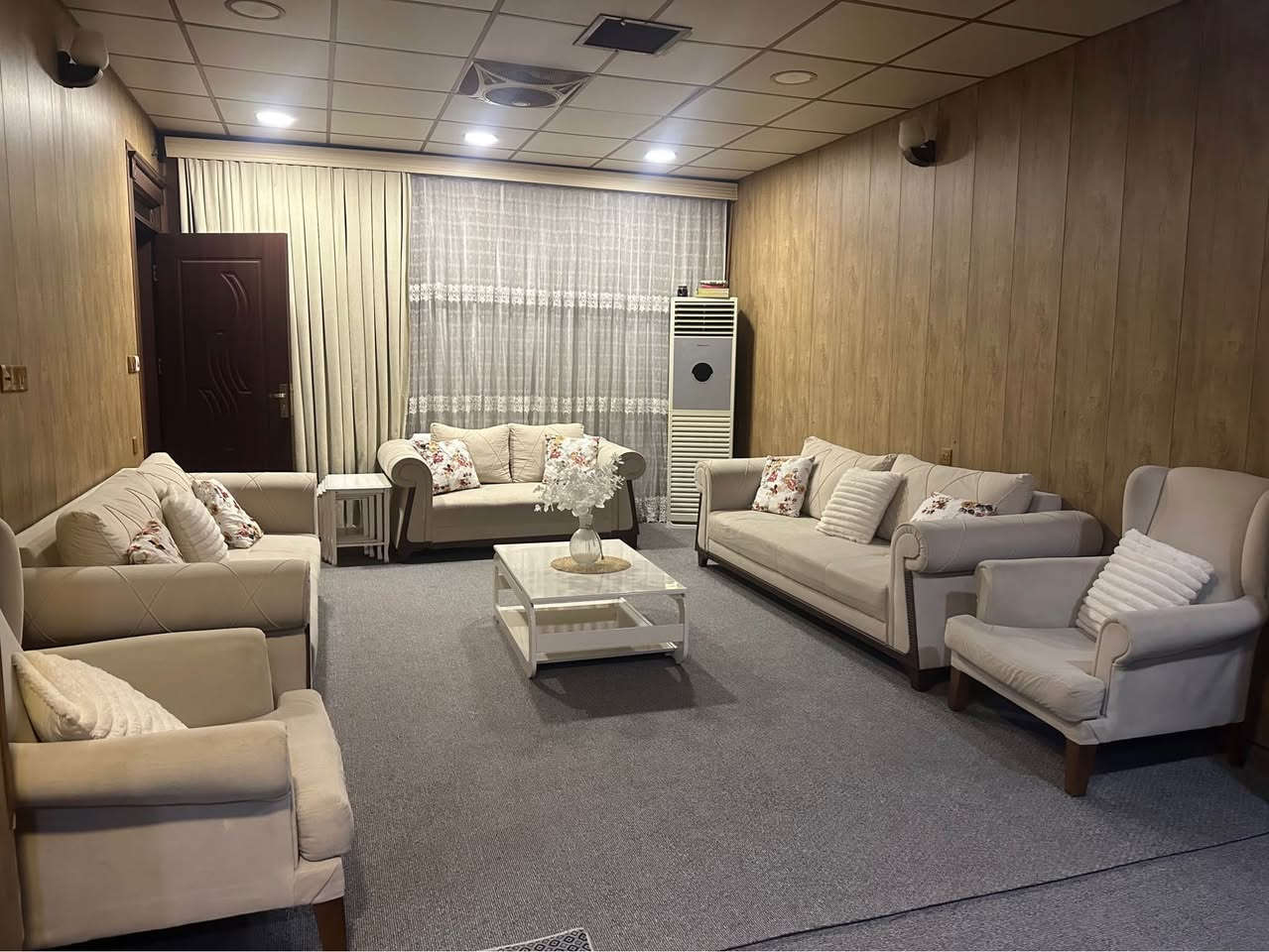 زۆر تازەو بێ عەیبە ٢ ڕەنگ قوماشی گۆشەی لەگەڵە *********** السليمانية, العراق
