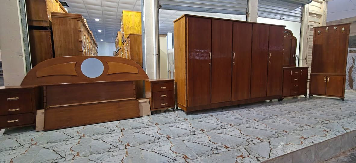 غرفه نوم صاج عراقي خمسه باب نظيفه اي عيب ما بيها
معرض ومعمل سند للبيع وشراء الاثاث المنزلي جديد ومستعمل داقوق سايدين العشاير قرب صيدليه النعيم دكتور خليل يوجد لدنيا تفصال قنفات وديوان حسب الطلب وباحدث الموديلات الاستفسار ***********@***********
