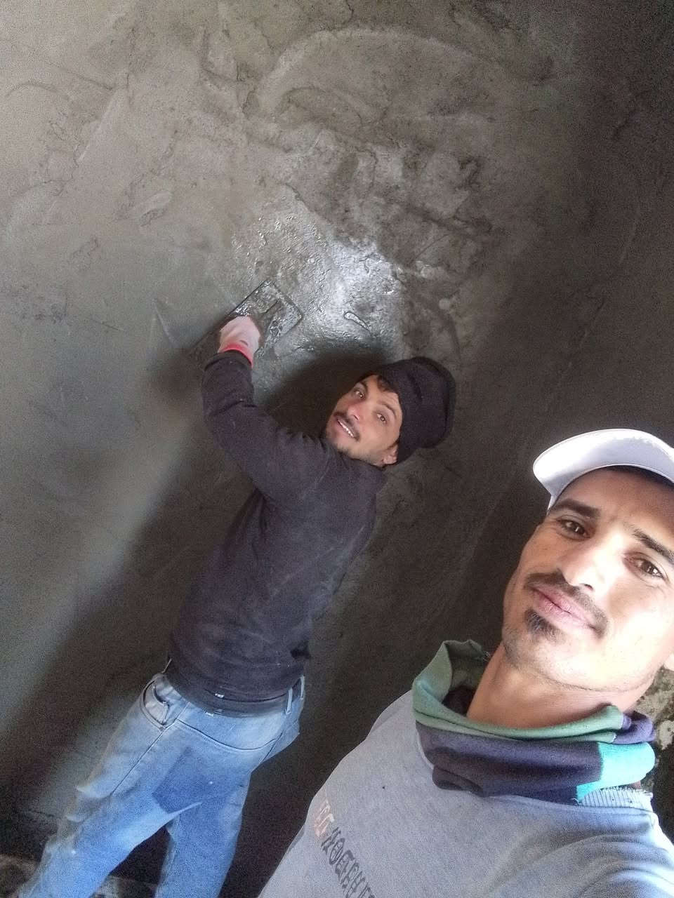 السلام عليكم يوجد كادر. عمل بناء ولبخ وتغليم وزرع الأشجار وتنظيف النخيل من البنات وحي الجميع 
خابر ***********
