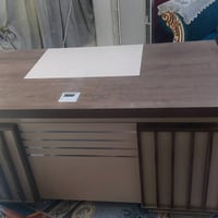 ميز مكتبه تركي • كرسي غير مستخدم