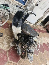 السلام وعليكم دراجه 60كلاسك شغاله بس بيها خمده بيها قايش وكلج امامي وب...