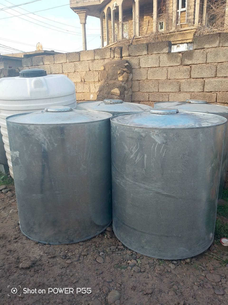 السلام عليكم 
توانكي الثقيل 0 9 
الطول 1250  
تانكي بلاستيك اللتر 2000 
***********
