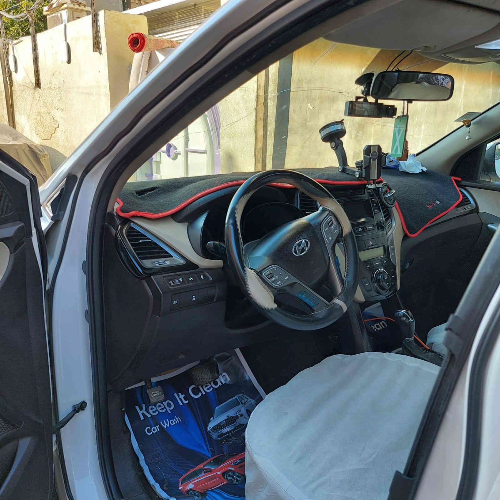 السلام عليكم سنتافيا موديل 2013 خليجي بغداد رقم دولي باسمي ثاني يوم تحويل فول مواصفات بانوراما بصمه كشنات جلد مكينه 6 سلندر 3300 تبريد 3 قطع 7 راكب نظام تقليل الوقود حساسات خلفيه كاميرا 3 أنظمة للقياده مانع تزحلق ونظام صعود المرتفعات 4 ويل دفع رباعي مكان السيارة بغداد السعر 155$ وبيها مجال بسيط 
***********
***********
