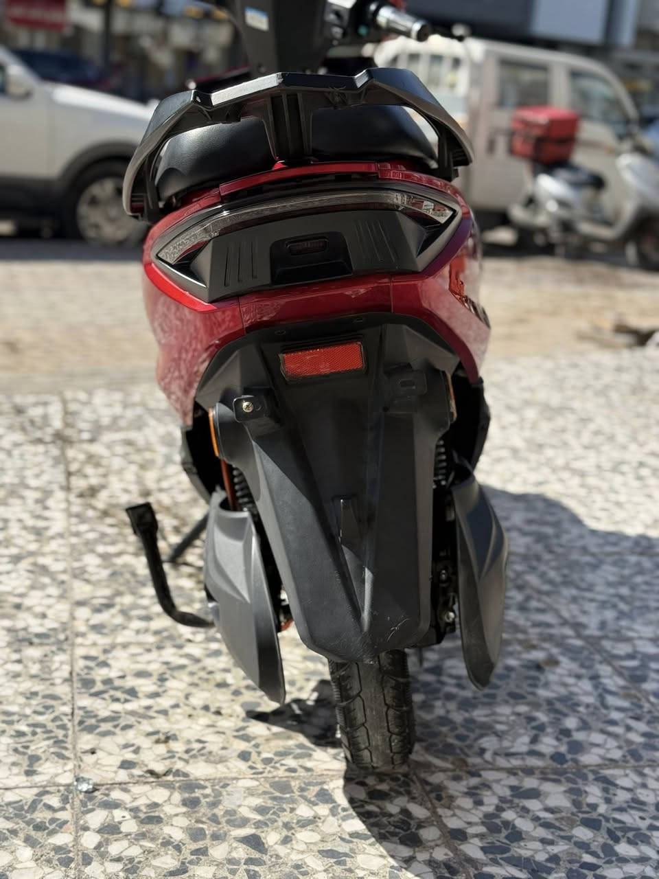 السلام عليكم 

دراجه شحن
نوع الدراجه Hهمر 
الون ماروني 
3سرع
بك
دراجه نضيفه ما ماشيه هواي 
السعر 800وبيها مجال 
العنوان بغداد الاعظميه ساحة عنتر 
رقم الهاتف ***********
