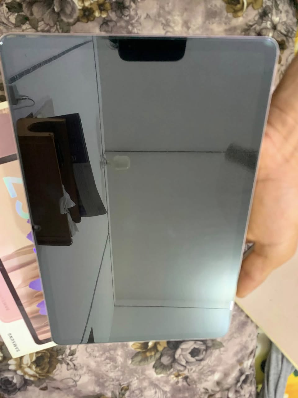 السلام عليكم للبيع
 Samsung Galaxy Tab S7
1- حجم شاشه 11 انج
2- نوع LTPS LCD
3- يدعم HDR10+    S    Pen
4- معدل التحديثات 120Hz  
5- سعه التخزين128
6- سعه البطاريه8000
7- الون برونزي/ وردي معدني
 8-معالج سناب دراكون
9- يدعم نظام الكيبورد والابتوب رسمي 
امانه الله الايباد نضيف واستخدام كلش قليٰݪ وغراضه كامله  وغير مستبدل اي قطعه ومكفول كفاله عامه رايده300 وبي مجال بسيط الي مهتم يدخل ***********
