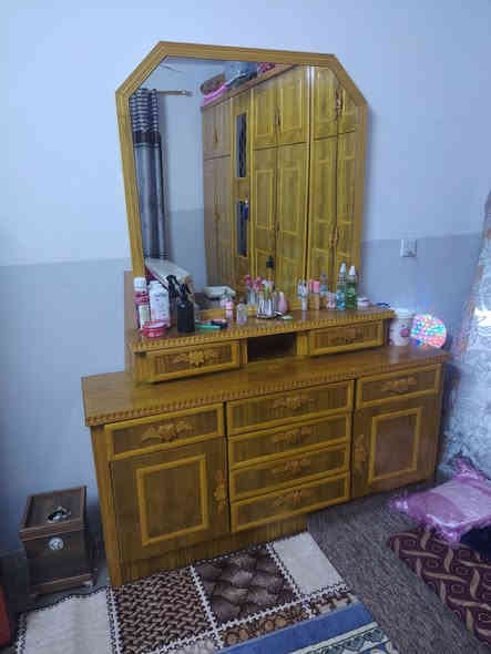 غرفة نوم فصال مستعملة شهرين الغرفه نظافه 100/100 سعرها مليون و٦٠٠وبيها مجال الاستفسار ***********اوتساب ***********
