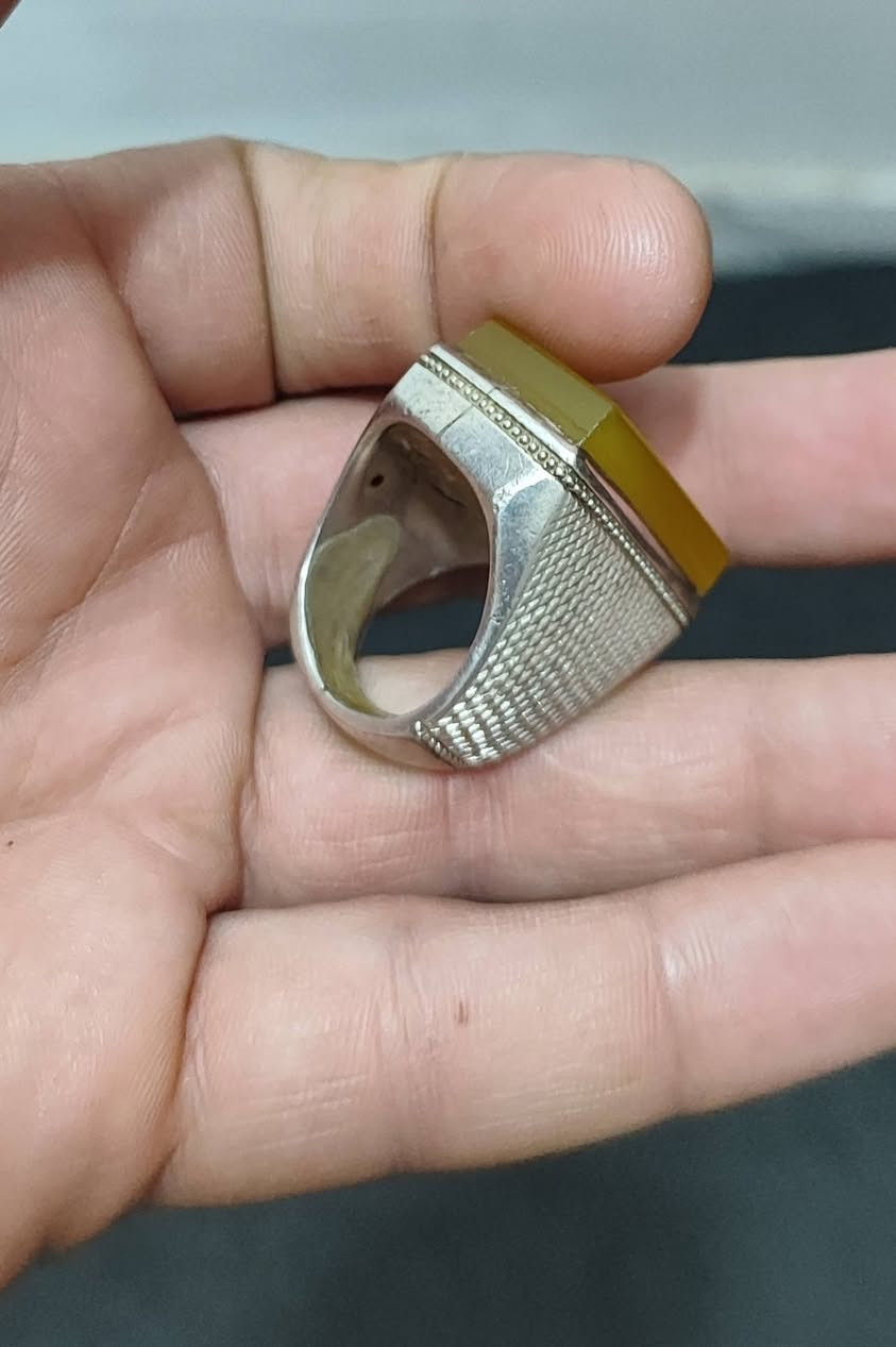 عقيق يماني اصفر  مع جزع


**إذا كنت صاحب هذا الإعلان وتريد حذفه لأي سبب، رجاءا أرسل رسالة إلى الدعم الفني**