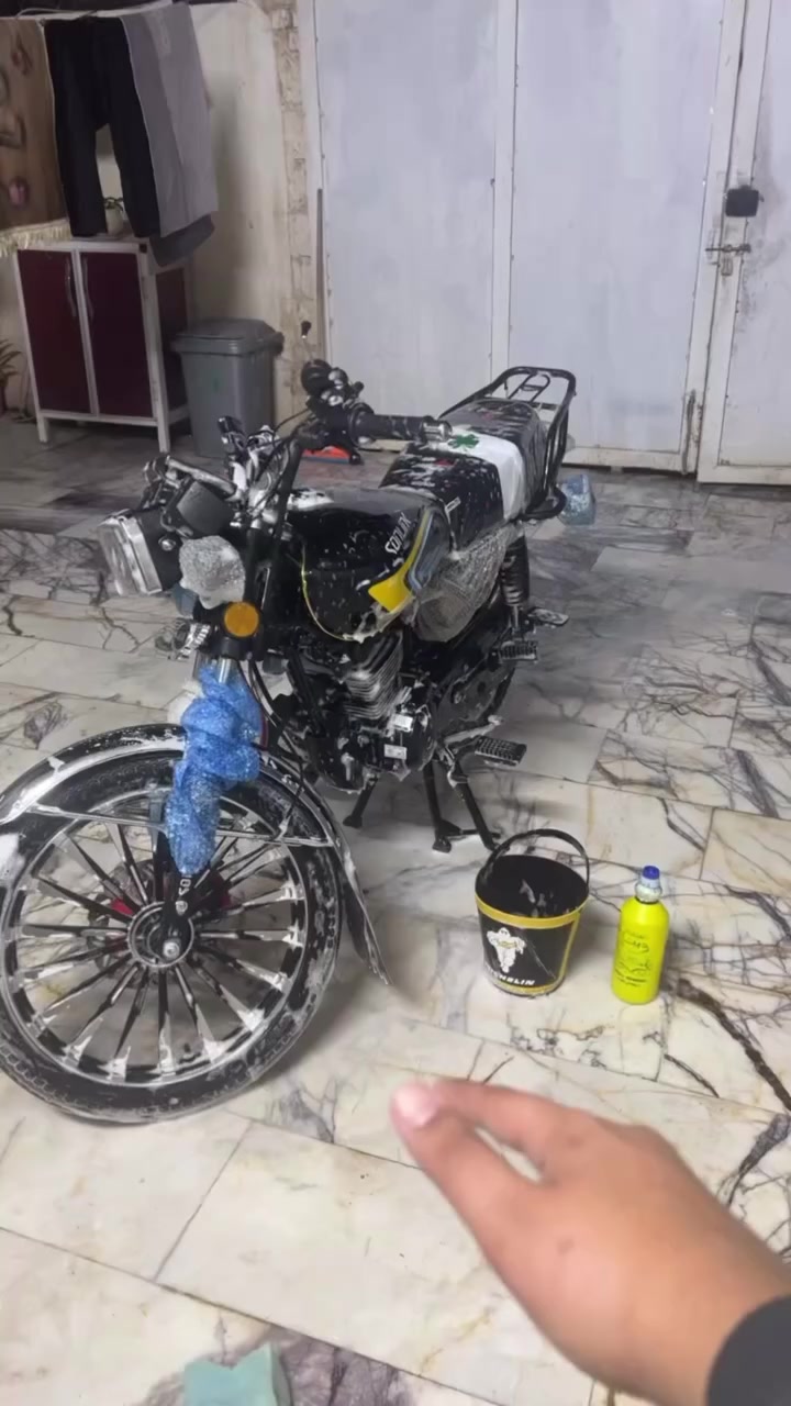 دراجـــه ايراني 2025
الدراجه زيرو وجديده 
الچيس بعده بحاله الوكاله 
مكينه زنجيل CBF 
جديده كلش وكله دهن استعمل امزويل
بعده زيرو الدراجه تسوه اكثر نضيفه كلش 
مكينه بلادي زيرو 
ماشي بيها قليل لزكات الوكاله بيهم 
السعر مليون و25 بيه مجال بسيط
اذا ماتشتري لاتعلق تكول شدعوه ليــَـن بـعد ماكو دراجات وضاغطه وزنجيل بل اخص ***********
