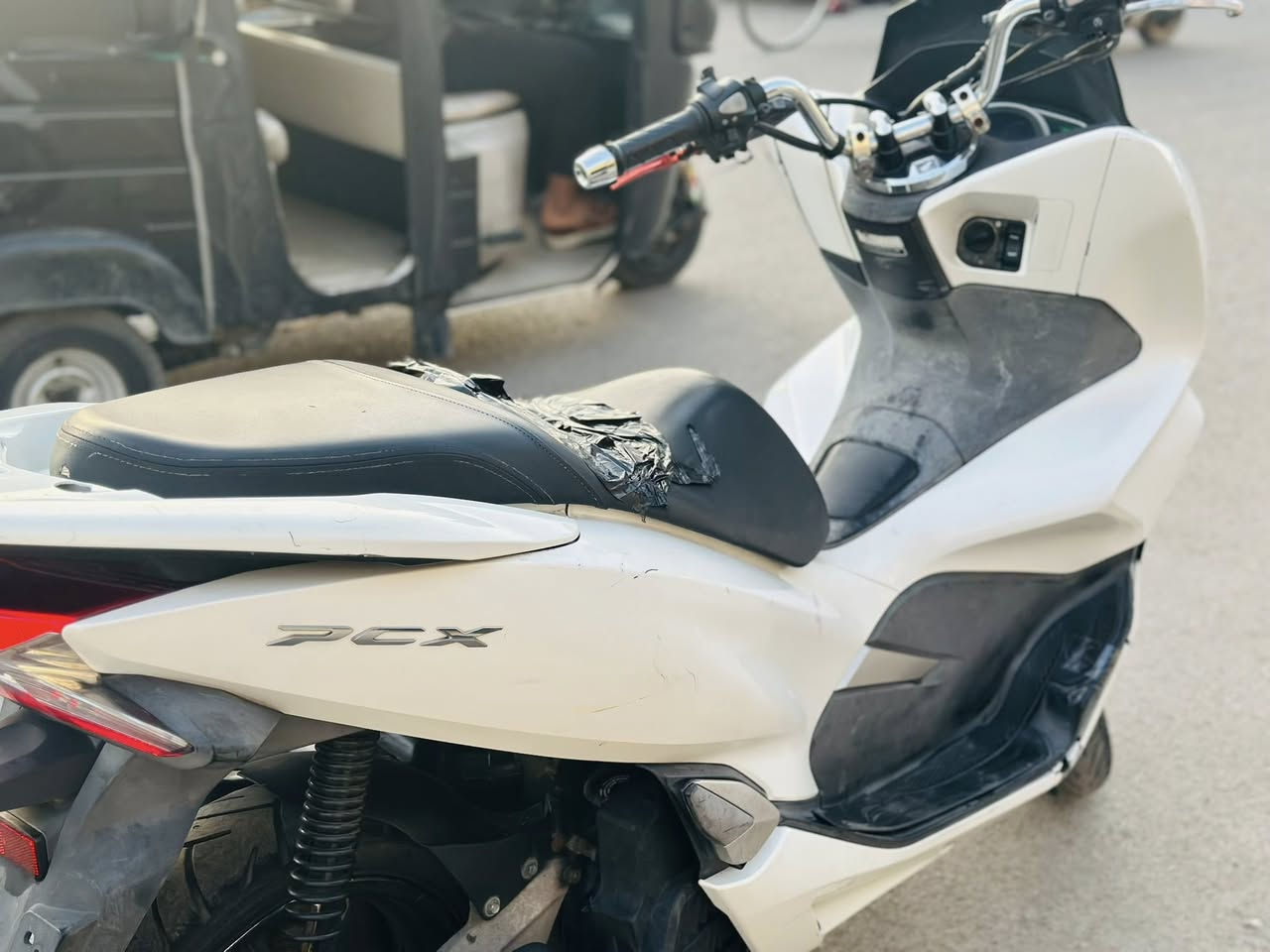 السلام عليكم دراجه pcx جيل الثالث ماليزي بيه ملاحظات بل كفرات والمكينه مكفوله كفاله عامه 
حساس ازدحام كله شغاله دراجه
السعر 13
مكاني بغداد مدينه الصدر
***********
