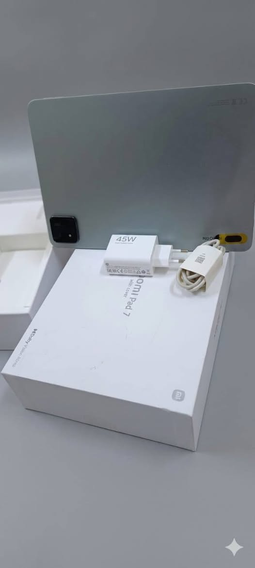 للبيع جهاز Xiaomi Pad 7 نظيف جداً وأخو الجديد، استخدام راقي ومكفول من أي عيب.
⚙️ المواصفات والمميزات:
​الذاكرة التخزينية: 256GB (مساحة ممتازة للألعاب والدراسة).
​الذاكرة العشوائية (الرام): 8GB (أداء سريع وسلس).
​اللون: رصاصي (Gray) أنيق جداً.
​صحة البطارية: الجهاز شبه جديد، عدد دورات الشحن 82 دورة فقط يعني البطارية بكامل كفاءتها وعمرها طويل.
​الضمان: الجهاز مكفول ونظيف تماماً.
​📦 الملحقات:
​الكارتون الأصلي موجود.
​الغراض والشاحن الأصلي كاملة وبحالة ممتازة.
​(الجهاز يأتي بدون قلم أو كيبورد).
​📍 الموقع: الديوانية - الدغارة
​💰 السعر: 525 ألف دينار عراقي
​📞 للتواصل والاستفسار: [***********]
