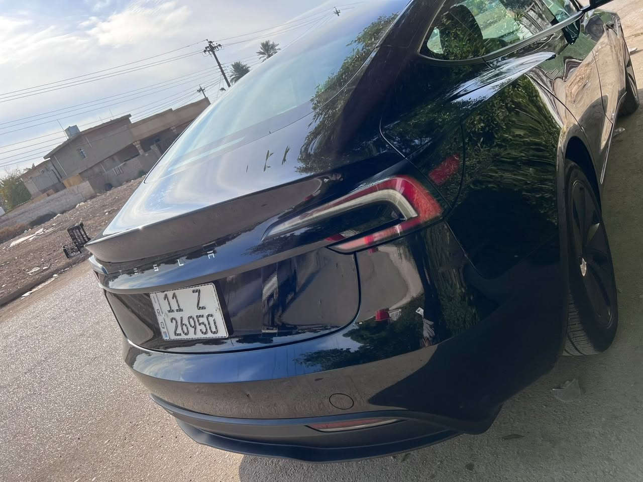 السلام عليكم 
تسلا model 3
فقط بنيد مبدل نفس لون
شكل حديث
لد 
دبل شاشه
سياره معروفه موتصفاته 
ماشيه ٢٤
***********
