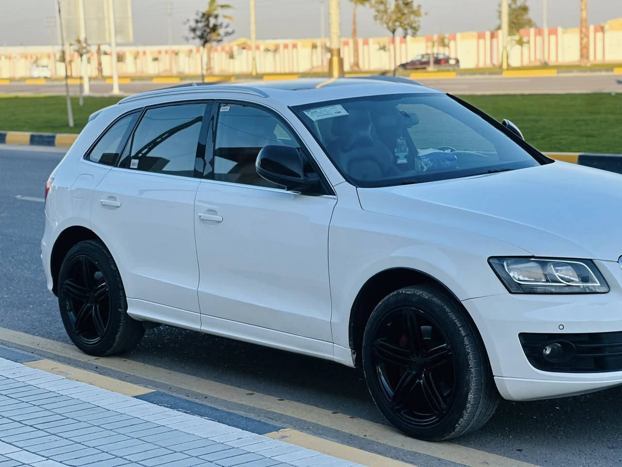 السلام عليكم.  للبيع.  اودي Q5
موديل. 2011.  

رقم اربيل.  الدولي تحويل مباشر
بيه صبغ. قطعتين جاملغات الاماميه بدون دواخل   
محرك. V6. 
كير. محرك.  صدر.  تبريد. تدفئه.   كله جديد.   سياره فول مواصفات 
بصمه. بصمات ابواب لمس. مري شفط
بانوراما. كشنات تدفئه تبريد. خزن  كشنات كهرباء جلد شفتات. بل ستيرن.   تحكم ستيرن. بردات خليفه بلاديه   تبريد قطعتين سياره هواي مواصفات بيه

السعر:130  وبيه مجال

المكان: كركوك 
رقم الهاتف:***********
