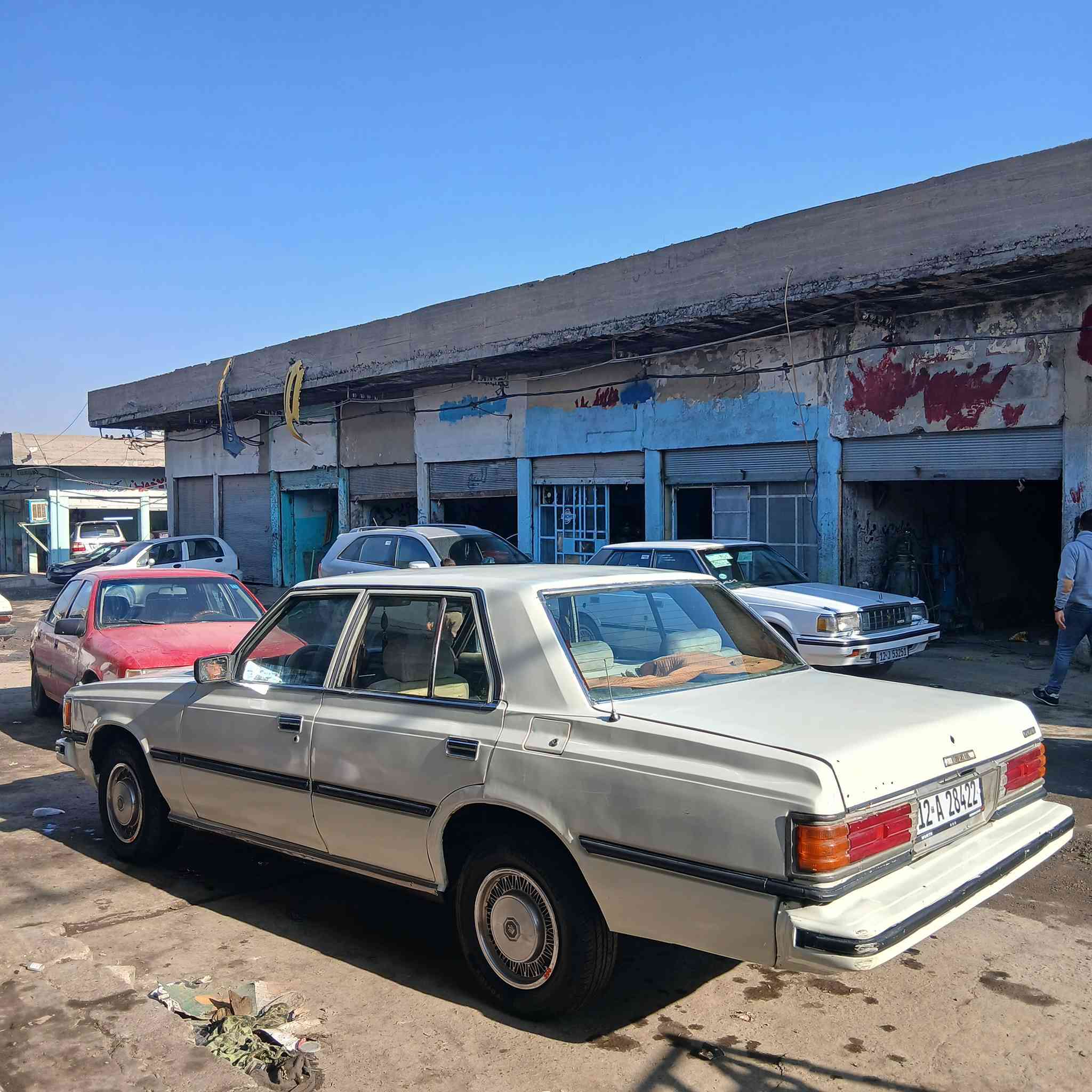 السلام عليكم سياره سوبر موديل 1982 صبغ جماليه بدون ضرار  رقم نينوى شرط التحويل طخم جديد طخم تواير جديد لايتات جدد بكلايتات جدد وايرمنيا شغاله داخل نظيف مكان السيارة الموصل الجانب الايمن السعر 45وبيها مجال 
***********
***********
