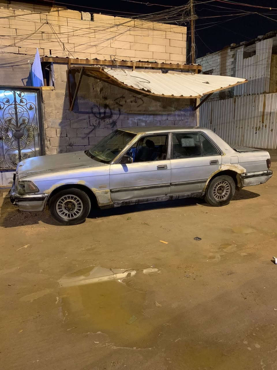 سيدان رقم صدامي راعيه ما اندله مكينة بيه خيط تبخير السعر 15 وبيه مجال المكان البصرة الجمهورية الرقم ***********
