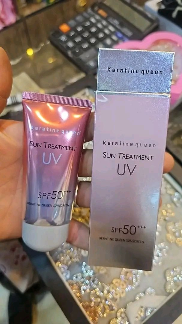 *واقي يوفي الكوري*
حماية و تبييض وعلاج الكلف 
حماية عالية: يوفر حماية واسعة النطاق بدرجة SPF 50+++ ضد الأشعة فوق البنفسجية (UVA وUVB)، .تركيبة متعددة الوظائف: يعمل كمرطب، وواقي شمس، ومبيض فوري للبشرة في آن واحد ويعالج الكلف 
مقاومة الشيخوخة: يحتوي على تركيبات تساعد في تقليل ظهور علامات التقدم في السن المبكرة وتعزيز مرونة الجلد.قوام مريح: يوصف بأنه ذو قوام كريمي "ناشف" غير دهني، مما يجعله لا يسيل ولا يترك أثراً زيتياً مزعجاً على البشرة
يحتوي على 
الفيتامينات (C, E, A): عادة ما يُعزز هذا المنتج بفيتامين C للإشراق، وفيتامين E كمضاد أكسدة


**إذا كنت صاحب هذا الإعلان وتريد حذفه لأي سبب، رجاءا أرسل رسالة إلى الدعم الفني**