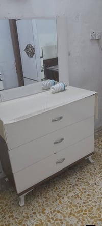 غرفة • خمس قطع