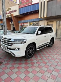 لاندكروز VXS • ٥٧٠٠ • ١٠٧ الف