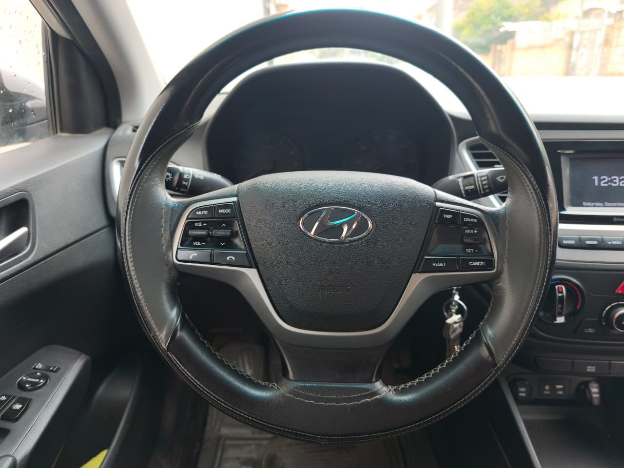 السلام عليكم
اکسنت للبيع

موديل 2019

وارد امريكي

مواصفات نص فول

محرك 16 GDi

كيرها AT 

سياره ضررها جاملغ امامي السائق

بدون دواخل

شرط التحويل

للتواصل ***********
