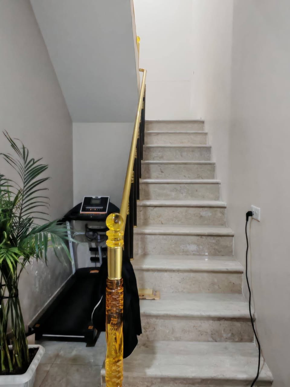 #سلام عليكم  ⁉️👋

دار سكن للبيع بناء حديث  
بناء طابوگ اصفر  درجه أولى 

250 متر 
بمقاطعة طلاع الحمزه  
#العنوان ببو الخصيب مقابيل المحكمه الجديده مباشرتاً

جميع الخدمات متوفره شارع تبليط أناره لشارع 
ماء مجاري 

طابو ملك صرف عرصه بأسم ابو البيت نفسه
تحويل بل أسم 
يحتوي البيت على ثلاث غرف نوم 
و ديوان 
و صاله 
و مطبخ 
و مناور و. صحيات داخلي و خارجي و كراج سياره 
و حديقه 
بيت كله شغل درجه أوله 😍

السعر 230 و قابل للتفاوض 
لتواصل ***********  ابو ملاك البصرة, العراق
