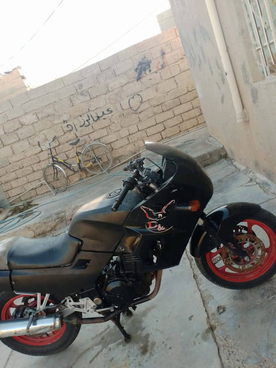 السلام عليكم دراجه بطح هوندا 2 بستم 
اوراق منفيس موجود للبيع أو مراوس 
دراجه عطلها تنضيف كابريته و باتري دراجه سلف مو هندل الباقي شوف العين دراجه حلوه و مرتبه السعر خاص 
***********
