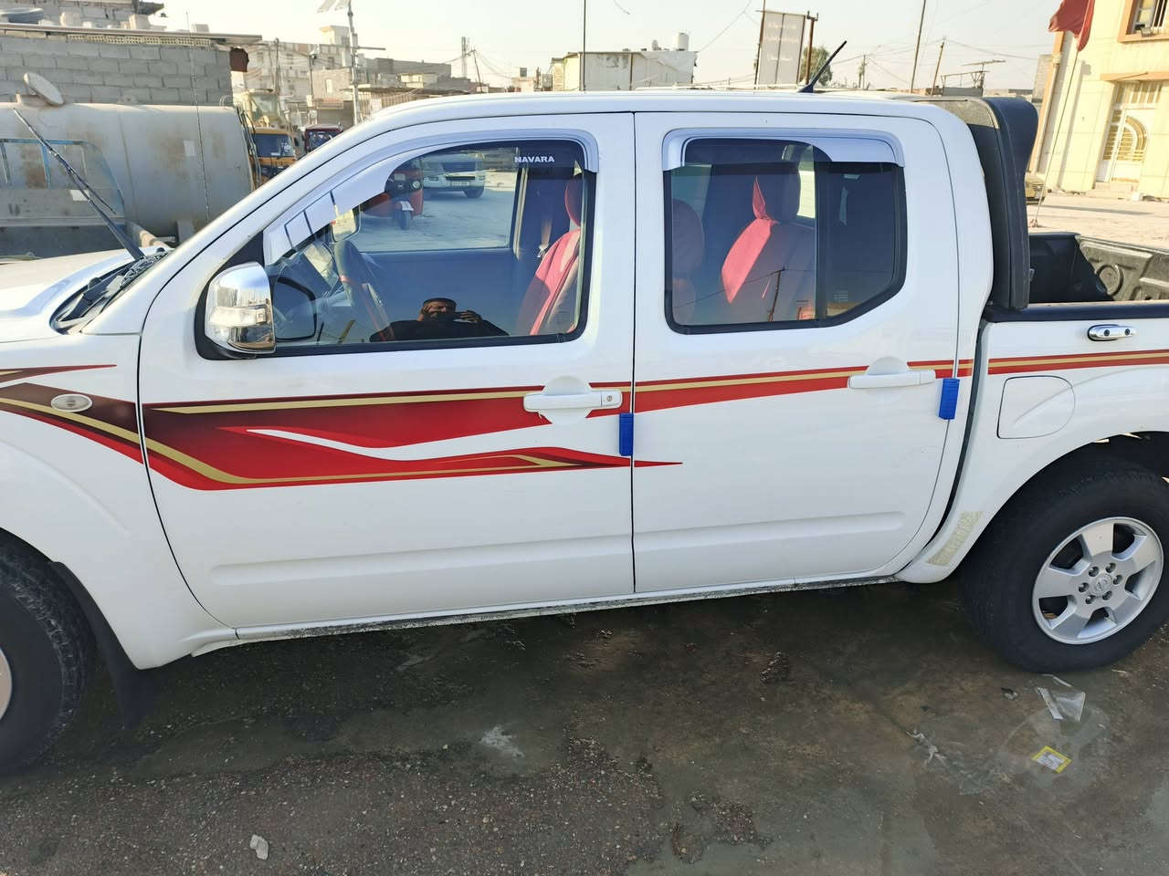 السلام عليكم نيسان نيفارة السياره مجفته جديد موديل 2012 السيارة بأسمي عليها تخم تاير جديد والسياره نضيفة ما ناقصها كلشي
بيها فقط طخة بالباب الخلف الصدر ومصلحة مكان السياره بغداد الامين ( السعر ) 130 
للاستفسار : ***********
***********
