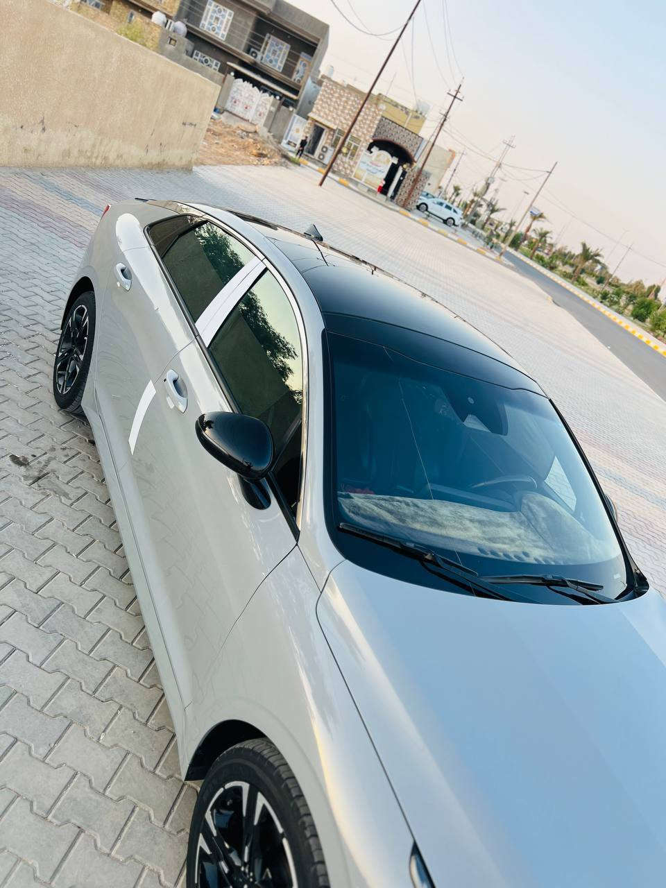 سلام عليكم
‏Kia K5 Gt-line
كي فايف جيتي لاين 2023 
رقم بغداد  سنوية وهزة كله جديد
 اللون اسمنتي
المحرك 1.6 تيربو
ماشية 32 ميل
بانوراما 
تشغيل عن بعد
رادارات امامية وخلفية وجانبية 
نقطة عمياء 
قيادة ذاتية :::::::::::
دخول ذكي
كروس مثبت سرعة 
شاشة كبيرة 
شحن لاسلكي 
هند بريك كهربائي 
بصمة 
اشاير بلمري 
كامرة دواره
4 انضمة قيادة 
اوتو هولد 
ترحيب بل اليدات
كشنات كهرباء 
داخل اسود  
وارد أمريكي حادثه جاملغ وبنيد ولباب مال سايق صبغ توحيد لون بدون معجون بدون ضربه 
 ( صور الحادث مع السونار موجود )
 السعر خاص شراي يتصل لو يراسلني 
***********
مكان سياره كوت
