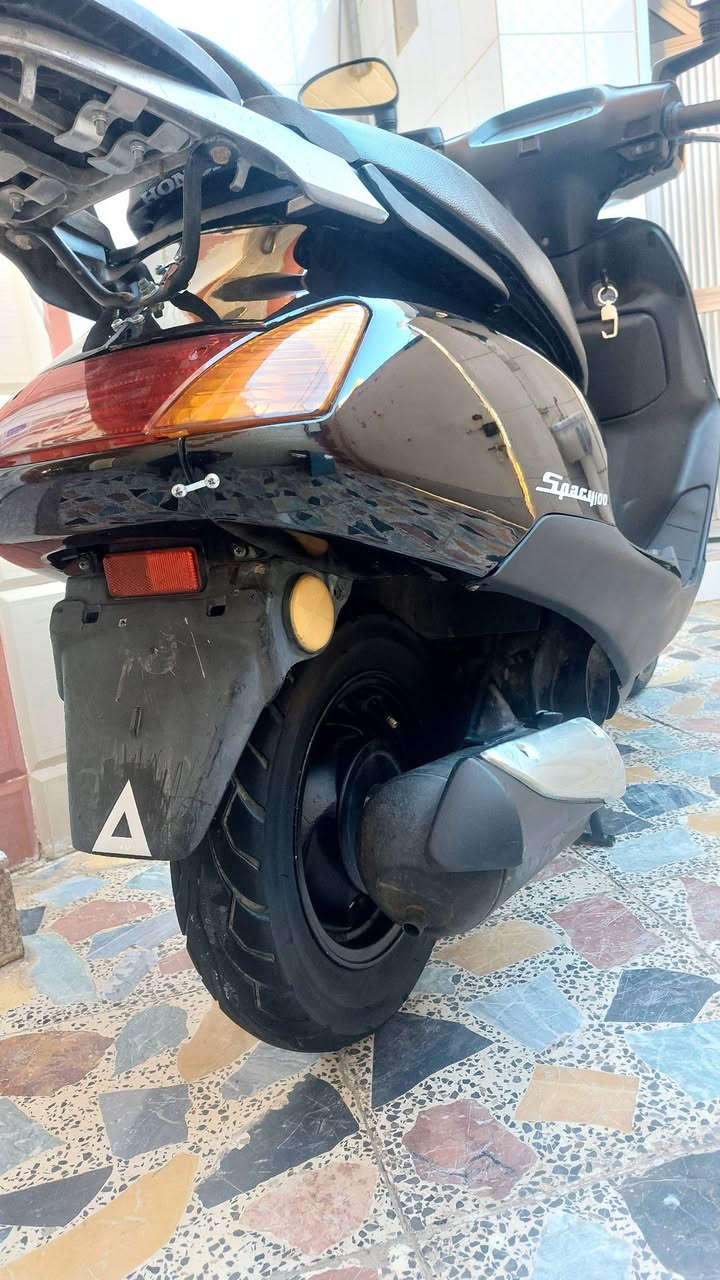 سبيسي ياباني جاهزه كفرات مكينة بوش وبستم شلعه معدل ناعمة تخم تاير قفل جنطه قفل ستيرن كهربائيات كله شغالة دراجه كل نقص مابيه مكاني كوت داموك ***********
