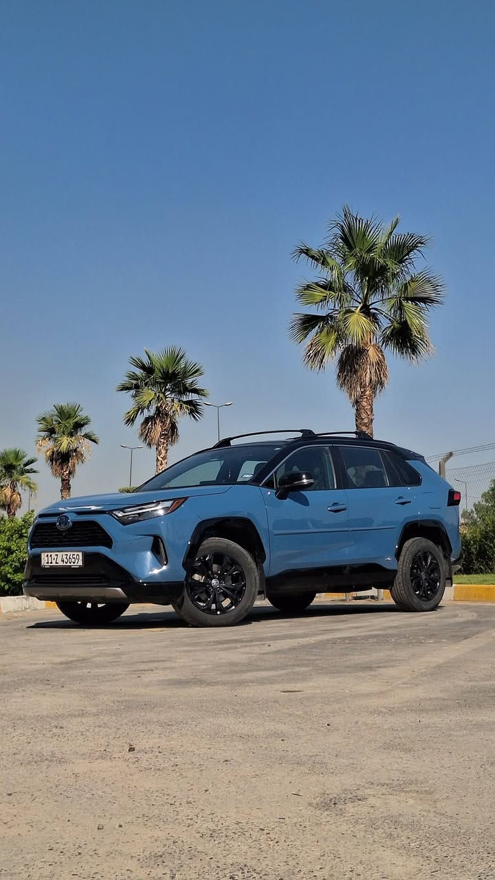 للبيع تويوتا رافور هايبرد 2023
TOYOTA RAV4 XSE Hybrid 
✅️ موديل 2023
✅ وارد أمريكي
✅ كلين تايتل 100% ((بدون حادث))
✅ أعلى فئة XSE قفلت الرافور مواصفات 1/1
✅️ ممشى 17,000 ميل
المواصفات
▪️السيارة تو كلر سقف اسود 
▪️ محرك 4 سلندر سعة 2.5 لتر هايبرد 
▪️بقوة إجمالية 219 حصان.
▪️ نظام دفع رباعي إلكتروني AWD.
▪️ ناقل حركة أوتوماتيكي E-CVT.
▪️ صرفية وقود حوالي 17 كم/لتر.
▪️ جنوط رياضية قياس 18 إنج لون أسود.
▪️ إضاءة LED أمامية وخلفية كاملة.
▪️ مصابيح نهارية LED.
▪️ شبك أمامي وتصميم رياضي خاص بفئة XSE.
▪️ مقاعد جلد SofTex رياضية بخياطة زرقاء مميزة.
▪️ مقاعد أمامية مدفأة.
▪️ مقعد السائق كهربائي 
▪️خاصية الميمري لحفظ الوضعية.
▪️  بانوراما .
▪️ دخول ذكي لجميع الأبواب.
▪️ تشغيل المحرك بالبصمة.
▪️ شاشة وسطية قياس 10.5 إنج تعمل باللمس.
▪️ دعم Apple CarPlay وAndroid Auto.
▪️ شاحن لاسلكي للهاتف.
▪️ عدادات رقمية حديثة.
▪️ كاميرا خلفية عالية الدقة.
▪️ باب خلفي كهربائي.
▪️ مثبت سرعة راداري ذكي.
▪️ نظام المحافظة على المسار.
▪️ نظام التحذير من التصادم الأمامي مع الكبح التلقائي.
▪️ مراقبة النقطة العمياء.
▪️ تنبيه حركة المرور الخلفية.
▪️ حساسات أمامية وخلفية للمساعدة على الاصطفاف.
▪️ وسائد هوائية متعددة وأنظمة أمان متطورة.

السيارة مكفولة كفالة عامة شرط الفحص

رقم المالك : ***********
