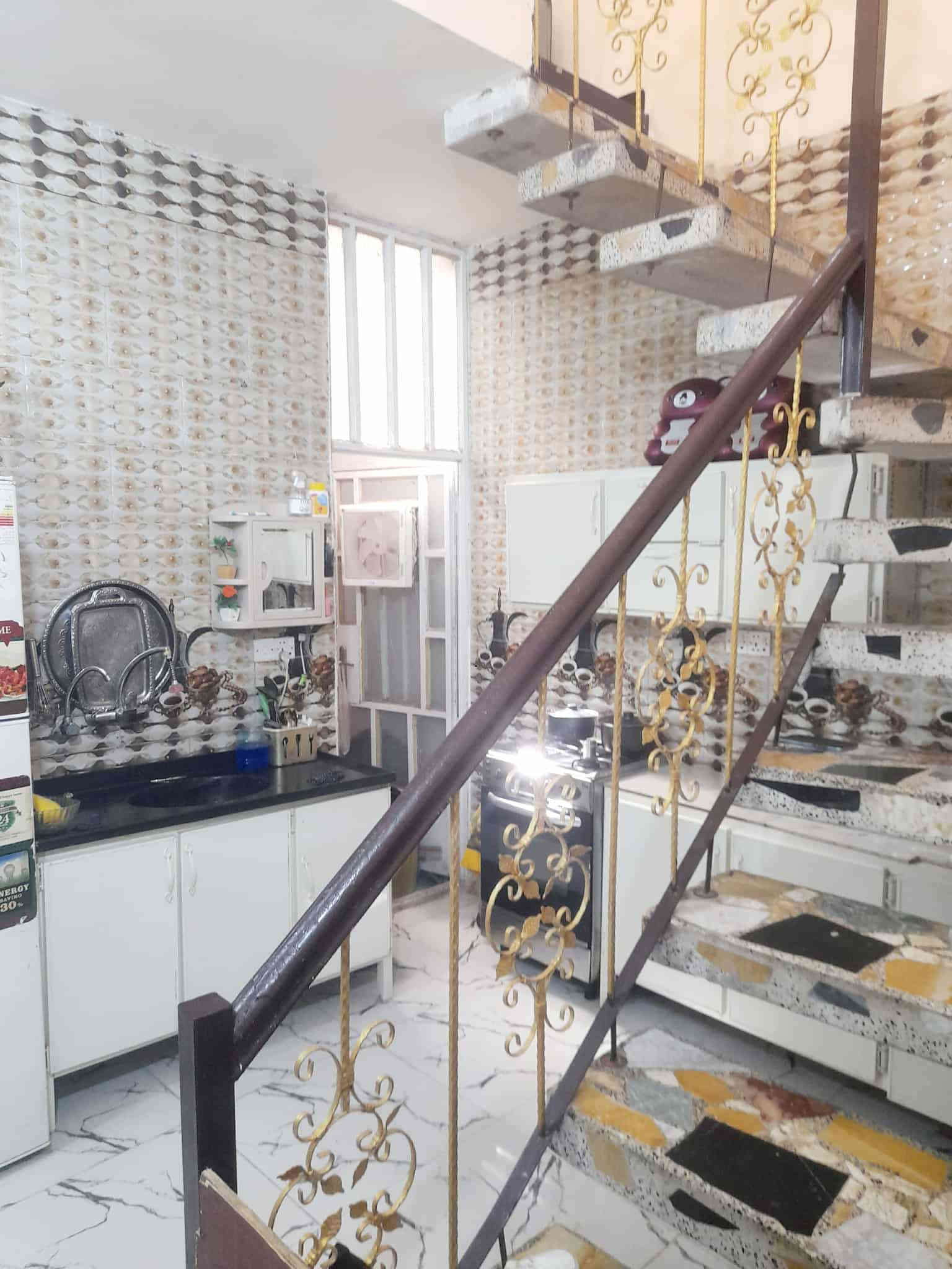 دار للبيع ٥٥ م سند 25 كاع منصور الركابي اكاتبك مع منصور ابو الأرض العنوان بغداد سريدات جديدة أمام البيت تشجير ٢٠ م البيت يتكون من غرفتين وحده فوق وبيتونه وسطح وجوة غرفة وصحيات ومطبخ واستقبال وطرمة ٥ م السعر ٦٨ لااستفسار يرجى مراسلة وتساب ***********
