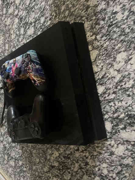 السلام عليكم 

بلي 4 فات نضيف مع 3 اقراص و جوستك 2

السعر 180 الف

اذا مع اليوبي اس تايكر 1500 يصير ب 220 

تواصل ***********
