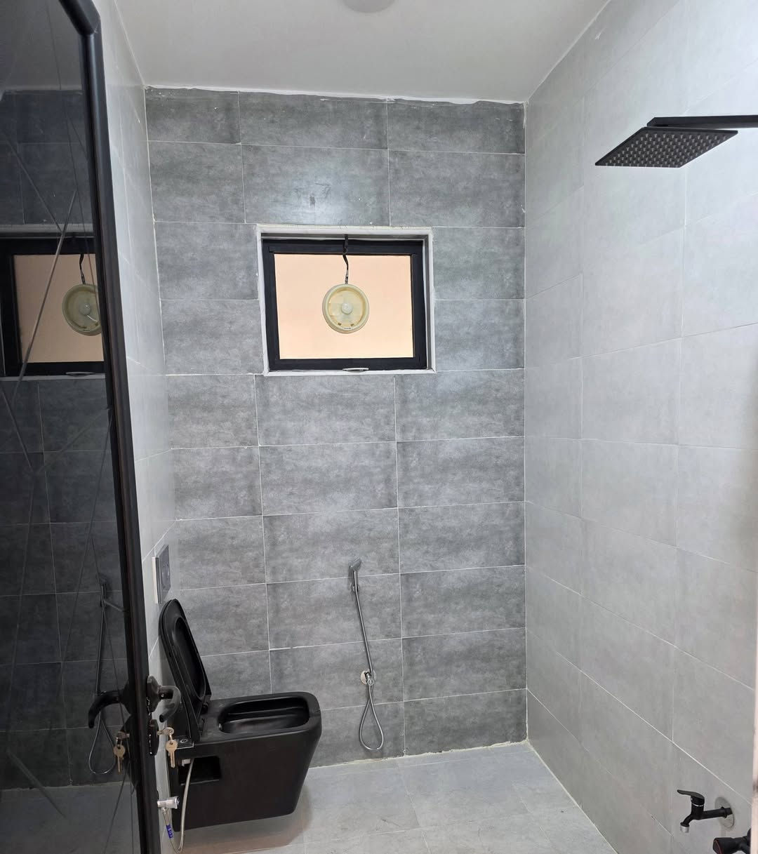 داران للبيع في حي المشراق خلف مأكولات طماطة المساحة 100 م الابعاد 5 × 20 م طابقين بناء حديث زيرو 4 غرف نوم مطبخ هول مشتمالات الاتجاة شروق تام  . 
عقارات الصفوة  حي المصارف قرب جامع سعدي مهدي
***********
***********
