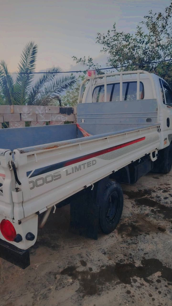 سلام عليكم  سياره كيه موديل  ١٥
سياره جاهزه مكينه كير حداديه سنويه ل ٢٨ تخم تاير
***********
