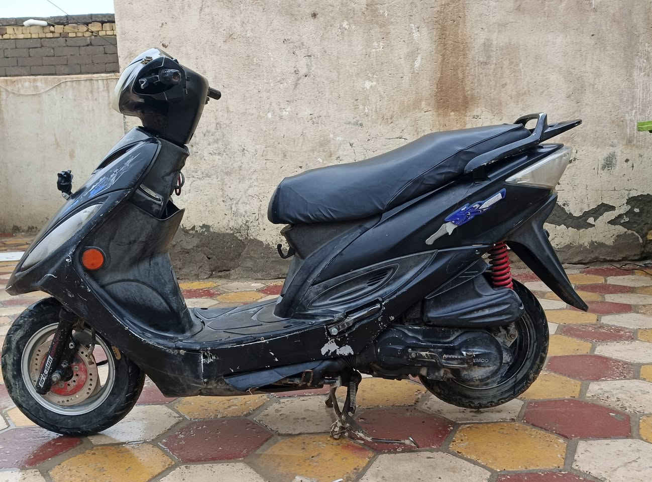 السلام عليكم درجة جي فور
دراجه كهربائية كلها شغاله 
دراجه مفتوحه 
السعره   (350)
 وبيه مجال  
المكان ناصريه مركز 
***********
