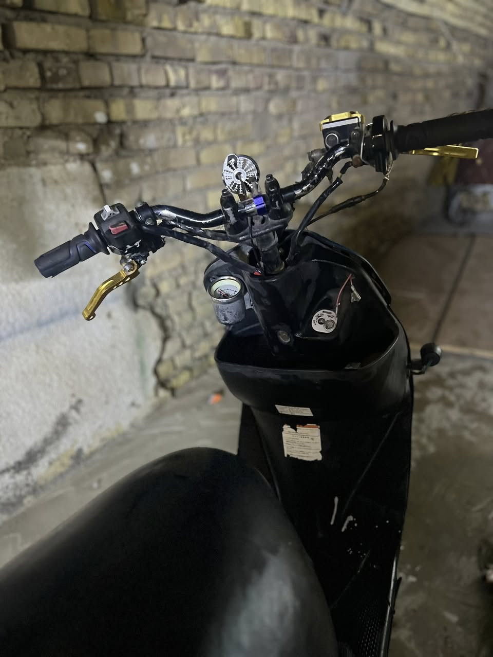 السلام عليكم دراجه ساسوكي مديل 2012حجمها اكبر من ال2003 دراجه مجفته مره وحده هورن لايت شغال هندر واحد تشتغل تجي تشغل وتشوف سعرها 250 مكاني حي الحسين الجديد اي استفسار خاص او رقمي ***********
