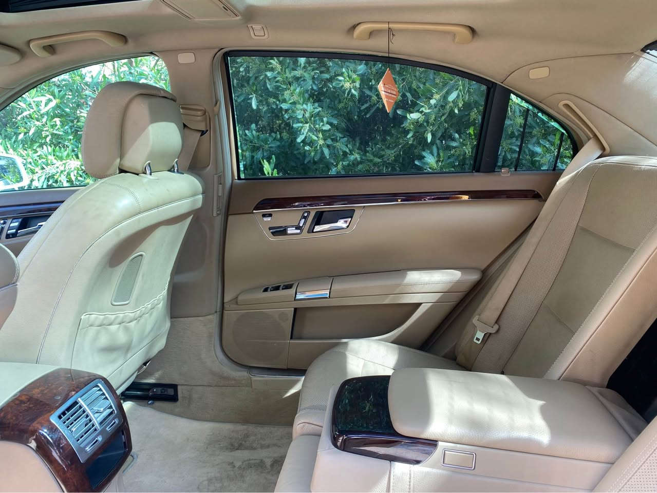 (250$)مارسدس ٢٠١٢ 
فول فول مواسەفات
داتاشۆ ، سەلاجە ،دەرگا شەفت ، پێنج پەردە
کوشن کارەبایی سارد  و گەرم 
ویل و تایە نوێ  
دەعامی بۆ دەعامی بەشەرت 
کارەبایات و تەقە و ڕەقە بەشەرت  
سبوغ نیو دەرگای سەکن لەگەڵ چاملخ پشتەوە لای سایەق 
بێ ژورەوە و بێ ئێڕباگ 
*********** أربيل, العراق
