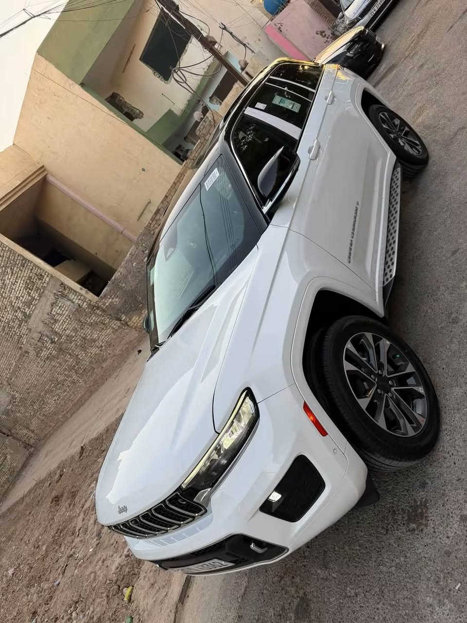 السلام عليكم جيب اوفر لاند خليجيه شركة هارمن خمسة راكب محرك ستة سلندر السيارة فول مواصفات واحد على واحد السيارة مكفولة كفالة عامة السيارة اخت الزيرو موديل 2024 خمس كامرات جكات كراسي كهرباء+خزن مومري+تدفئة تبريد كشنات +ناظور ليلي+كشنات جلد +بردات خلفيه+غراض الشركة كلها موجوده +فتحه سقف بنوراما +صندوق كهرباء +حساسات جانبيه +نقاط عمياء +حساس خلفي امامي+بصمه تشغيل عن بعد +سايد بريك كهرباء والسيارة بيها مواصفات اكثر والسيارة رقم بغداد وبأسمي 
والمكان السيدية 
والسعر 462$
وهذا رقمي ***********
