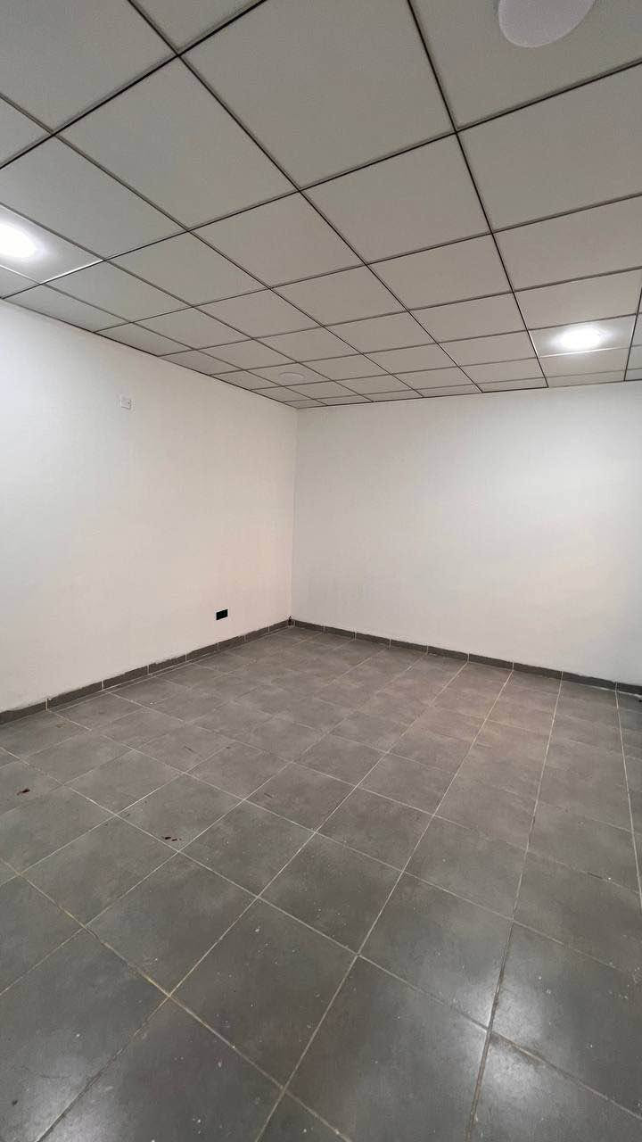 كود اعلان 17/50
🔸سند طابو يتسجل بإسم اي عراقي
🔘أربيل-في مجمع مناره 
➖منزل للبيع
〰️كونتر وسبالت ويا منزل
➖مساحة 200m  طابقين 
➖يتكون-4غرف نوم-استقبال-صاله-مطبخ-مجموعة صحيات-كراج

للتواصل 📞
***********
**************
في حال لم يتوافق العقار مع رغبتكم او لم يكن بقدر امكانيتكم زوروا موقعنا على تلكرام للتصفح على اكثر عدد من العقارات المتوفرة 
https://t.me/mohammedmaithaq1

Code 1750 أربيل, العراق

