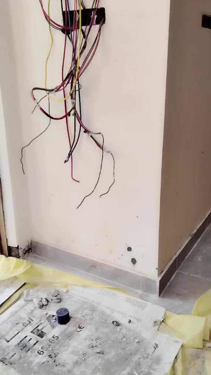 اسلام عليكم
خلفه سيراميك 
متفرغ  شغل مرتب  وممتاز 
ع المتر ع اليوميه عملنا في الناصريه  ***********
