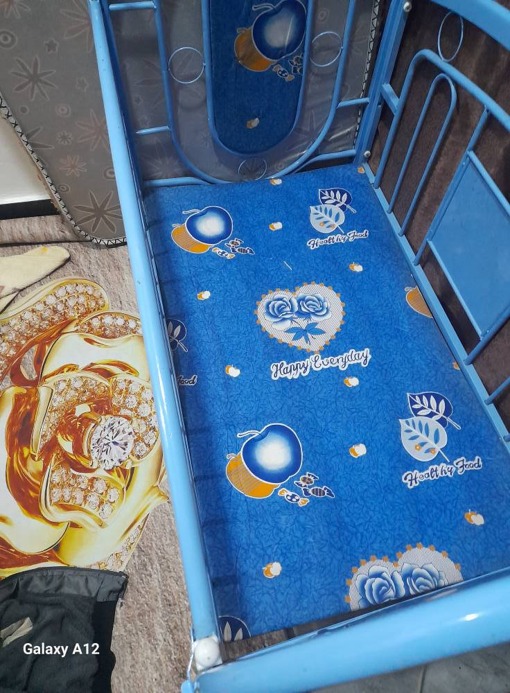 سرير طفل نضيف جدا السعر ٤٠ معة المجال العنوان طشاش نهاية شارع القاضر اتصال علة الرقم *********** دهل اوران, واسط
