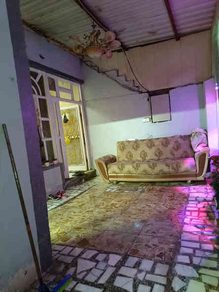 يوجد لدينا دار  للبيع 
مساحته 160 متر النجف الاشرف  الكوفه حي الصدر الثالث 
غرفتين واستقبال وصاله وصحيات داخليه وخارجيه 
والطابق الثاني غرفه وصاله بس بدون سقف هيكل جنس العقار زراعي 
مشمول بالتطويب بيه معامله كاملة 
للستفسار الاتصال ***********
***********
سعره 27 مليون مع المجال 

اقرب نقطه داله مجمع الجنابي بشارع دور  الحوزه
